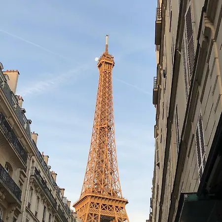 Tour Eiffel Homestay *